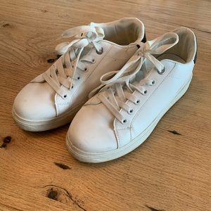 Madden Girl Women’s White Platform Sneaker‎ Size 9 preowned